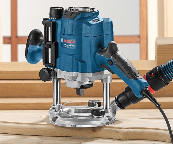 Фрезер BOSCH GOF 1250 CE 0601626000 фото