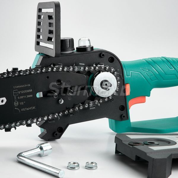 CCM9902CR Пила ланцюгова акумуляторна 8",20В, без акум. та зарядки Sturmax CCM9902CR фото