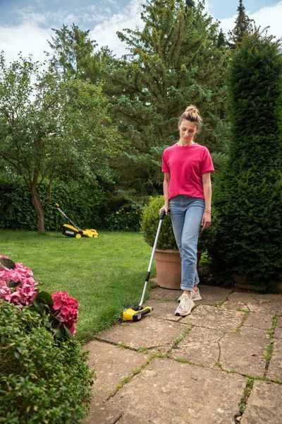Аккумуляторные ножницы для травы KARCHER GSH4-4 (1 аккумулятор 4 В, 2,5 Ач / зарядное устройство / с кусторезом) 1.445-321.0 фото