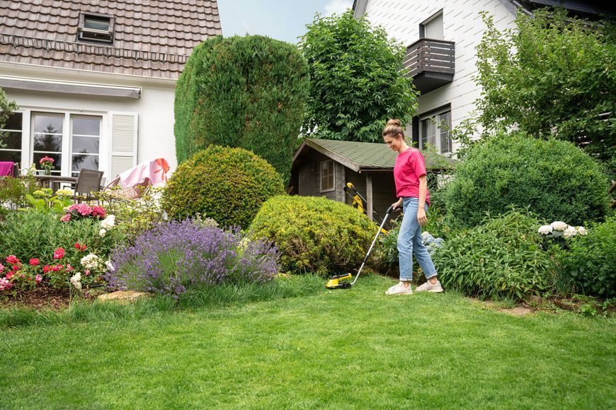 Аккумуляторные ножницы для травы KARCHER GSH4-4 (1 аккумулятор 4 В, 2,5 Ач / зарядное устройство / с кусторезом) 1.445-321.0 фото