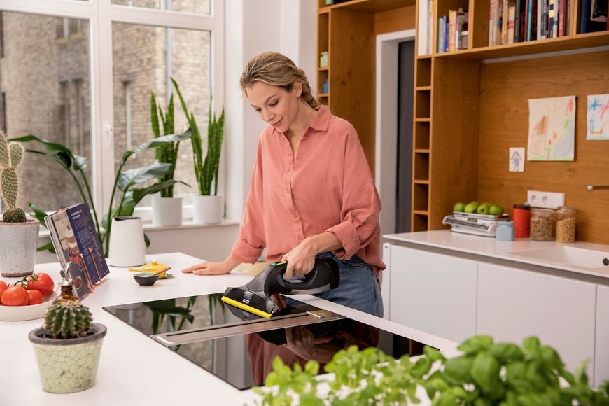Аккумуляторный оконный пылесос KARCHER WV 5 Plus Anniversary Edition 1.633-711.0 фото
