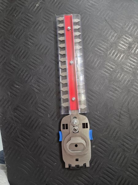 Ножиці для трави акумуляторні ZEGOR CHTAX-21-230D (2акум. 21В 2Аг/зарядний/з кущорізом 230мм) CHTAX-21-230D фото