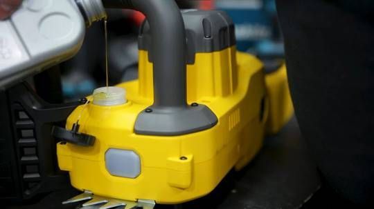 Пила цепная аккумуляторная DEWALT DCMCS574X1 DCMCS574X1 фото