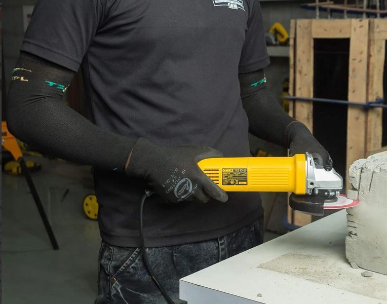 Шліфмашина кутова 125мм DEWALT DWE4115 DWE4115 фото